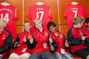 Dla młodych chłopców możliwość zwiedzenia szatni United jest wielkim przeżyciem