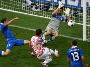 Mario Mandzukić - strzelec bramki dla Chorwacji