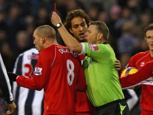 Mark Halsey wyrzuca z boiska Disgarda