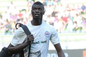 MBaye Niang z plecakiem
