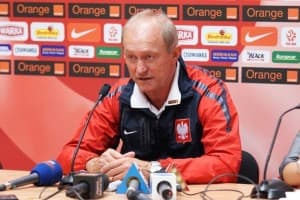 Trener Reprezentacji Polski – Franciszek Smuda – podczas pomeczowej konferencji prasowej