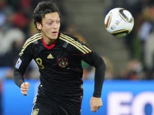 Mesut Oezil ma wiele do udowodnienia tureckim kibicom