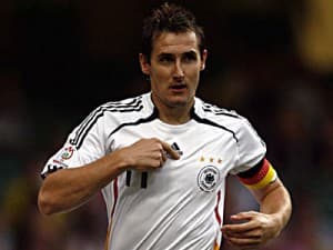 Gol Miroslava Klose na wagę remisu z Finlandią, może okazać się kluczowy w kontekście pierwszego miejsca w grupie czwartej