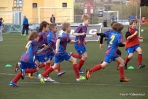 Młodzi piłkarze FCB Escola Varsovia w Hiszpanii