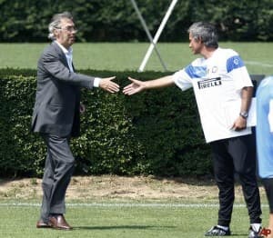 Massimo Moratti (po lewej) darzy Jose Mourinho wielkim zaufaniem