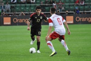Adam Matuszczyk zatrzymuje Antonio Naelsona