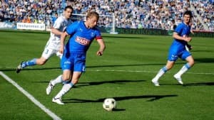Rafał Murawski (z lewej) jest zadowolony