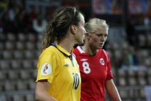 Kosovare Asllani (z lewej) oraz Solveig Gulbrandsen
