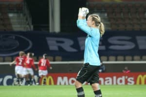 Ingrid Hjelmseth celebruje zdobycie drugiego gola dla Norwegii