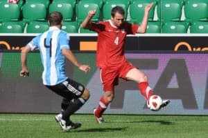 Jakub Wawrzyniak kontra Pablo Zabaleta