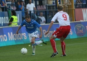 Krzysztof Chrapek (z lewej) może wrócić na boisko szybciej niż przewidywano