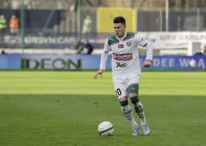 Piotr Ćwielong, tu jeszcze w Śląsku Wrocław. Teraz już strzela w barwach nowego klubu