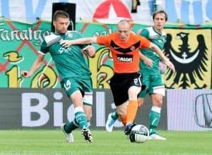 Willo Flood (przy piłce) miał szansę dać prowadzenie Dundee United