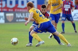 Daniel Mąka (z tyłu) prawdopodobnie zastąpi Pawła Abbotta