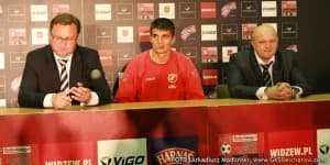 Piotr Grzelczak popisał się niespodziewanym, ale fantastycznym uderzeniem z około 30 m