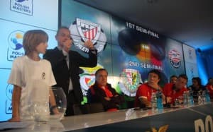 Robert Pietryszyn (prezes spółki WROCŁAW 2012), Dick Advocaat, Mark van Bommel, Przemysław Tytoń i Carlos Gurpegi podczas losowania Polish Masters