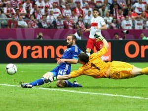 Najpierw musiałby udowodnić, że jest pewniejszym wyborem niż Wojciech Szczęsny…