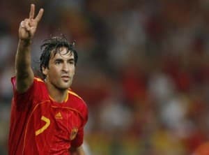 Cała Hiszpania nie wyobraża sobie La Seleccion na EURO 2008 bez Raula. Cała, poza Luisem Aragonesem.