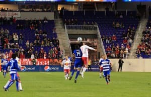 Tym razem piękny stadion Red Bulls wypełnił się tylko w połowie