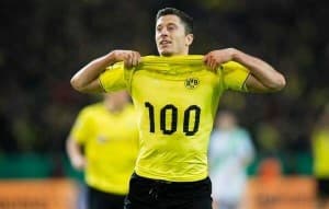 Robert Lewandowski po zdobyciu setnego gola w barwach Borussii
