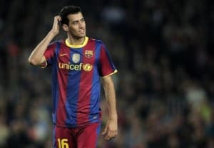 Sergio Busquets tym razem nie udaje. We wczorajszym meczu miał rzadką możliwość oglądania swojej kości piszczelowej