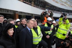 Premier i prezydent Warszawy na budowie Stadionu Narodowego