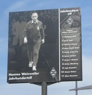 Tablica upamiętniająca najlepszego trenera i najlepszą jedenastkę w historii Borussii Möchengladbach