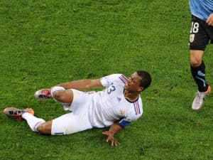 Evra nie pogodził się z karnym zawieszeniem