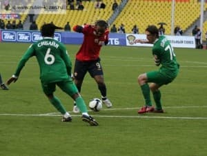 Vagner Love (w środku) potrafi grać przeciwko Rubinowi