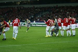 Aleksandar Vuković zapewnił kielczanom remis 2:2 w spotkaniu z Wisłą Kraków zarówno jesienią (na zdjeciu), jak i wiosną