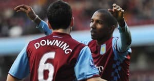 Ashley Young (po prawej) od nowego sezonu będzie bronił barw Manchesteru United
