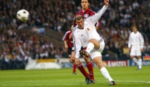 Tak strzelając, Zidane zapewnił Realowi triumf w LM w 2002 roku