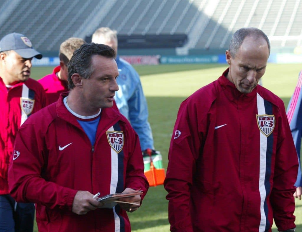 Piotr Nowak i Bob Bradley podczas treningu reprezentacji USA