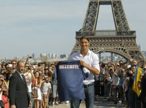 Ibrahimovic wolałby zastąpić Wieżę Eiffla, zamiat przy niej stać (fot. Betonwins.com)