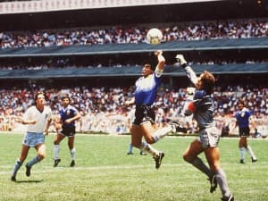 Diego Maradona był autorem najsłynniejszej bramki zdobytej ręką w historii futbolu