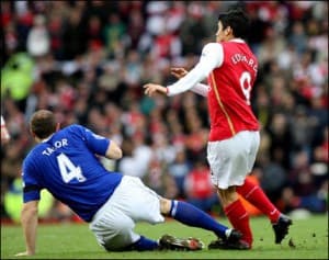 Cała Anglia jest wstrząśnięta wydarzeniem z 4. minuty meczu Birmingham - Arsenal