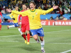 Elano cieszy się po golu na 2:0