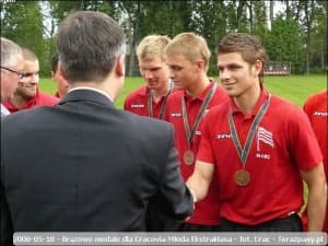 Kacper Tatara (pierwszy z prawej) wierzy, że wkrótce wywalczy miejsce w pierwszym składzie Cracovii.