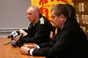Marcin Sasal i Stefan Białas na konferencji prasowej po meczu Korona – Legia