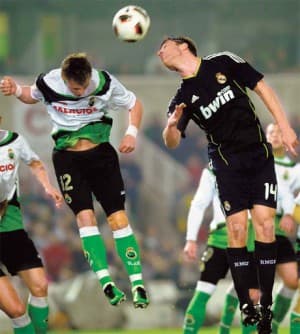 To, że Xabi Alonso ma głowę pełną pomysłów, już wiemy. Jak widać na zdjęciu, ma też fajną szyję