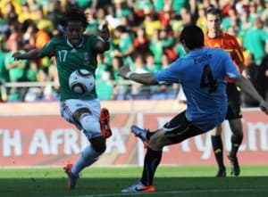 Giovanni Dos Santos (po lewej) może trafić do Serie A