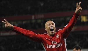 Mikael Silvestre znalazł się na celowniku Werderu Brema