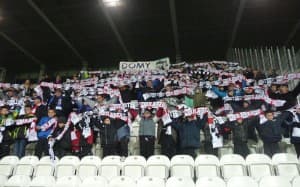 Członkowie Akademii Sandecja dzielnie wspierali swoich starszych kolegów