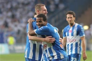 Luis Henriquez gratuluje Bartoszowi Ślusarskiemu