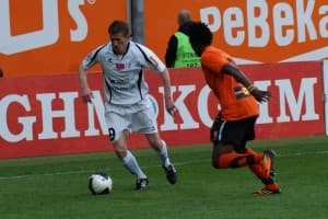 Mariusz Przybylski (Górnik Zabrze) kontra Costa Nhamoinesu (Zagłębie Lubin)