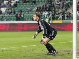 Maciej Szlaga był bezradny przy idealnym uderzeniu Bernhardta z rzutu wolnego