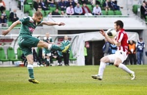 Vladimir Boljević (z prawej) być może znów pokusi się o takie uderzenia jak z Kolejarzem czy GKS-em