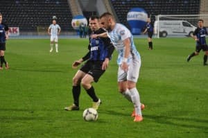 Kamil Hempel (po prawej) w meczu przeciw bydgoskiemu Zawiszy