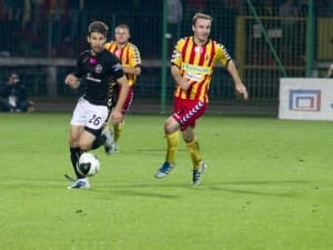 Aleksandar Todorovski (z lewej) strzelił gola, który dał nadzieję Polonii
