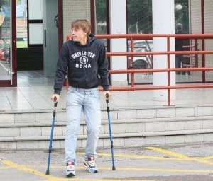 Przez najbliższy czas Sergio Canales będzie się poruszał wyłącznie w ten sposób